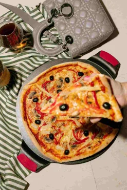Hot Lodge Pizzasten m. Silikonehåndtag Ø38,1, Sort