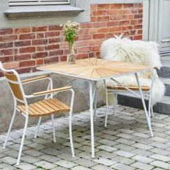 Mandalay Marguerit Havemøbelsæt m. 2 Stole , Teak/Hvid