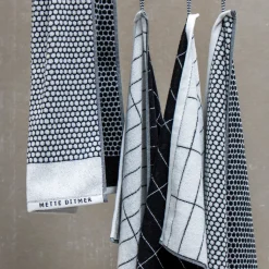 Mette Ditmer Håndklæder Og Vaskeklude|Badeværelse > Grid Håndklæder 2 stk. 38x60 cm, Sort/Off-white