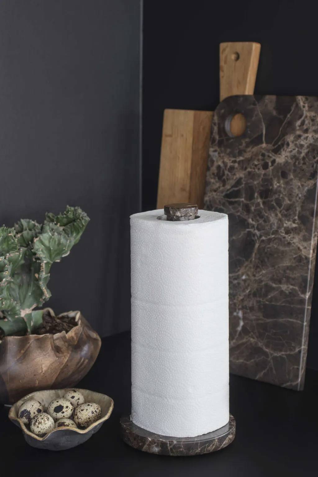 Mette Ditmer Køkkenrulleholdere > Marble Køkkenrulleholder H26 cm,