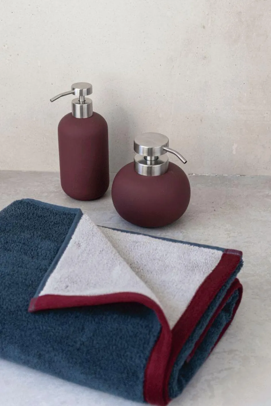 Outlet Mette Ditmer Lotus Play Sæbedispenser H, Vinrød