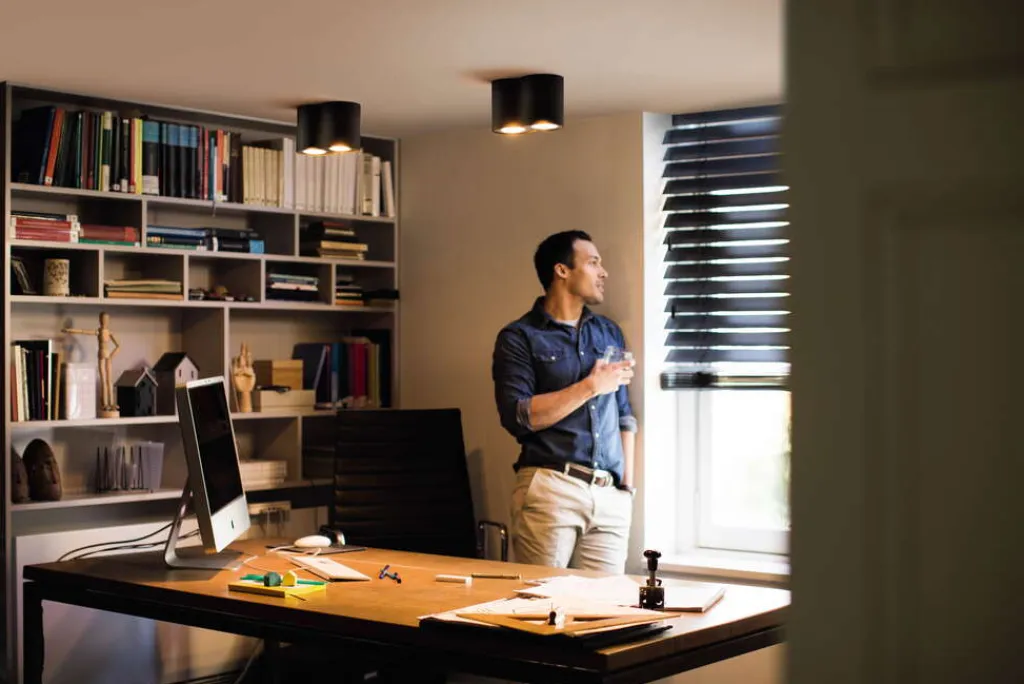 Philips hue Smart Home|Smart Spotlamper > Pillar Spotlampe m. Switch 12 cm, Sort