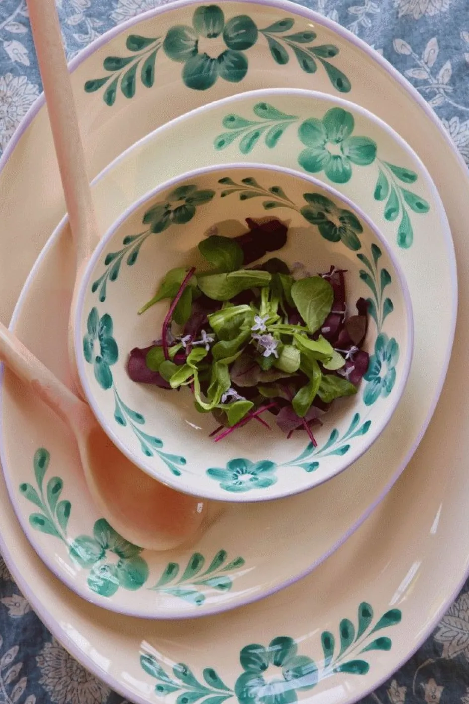 Online RICE Hand-Painted Skål Ø21 cm, Green Flower Vine