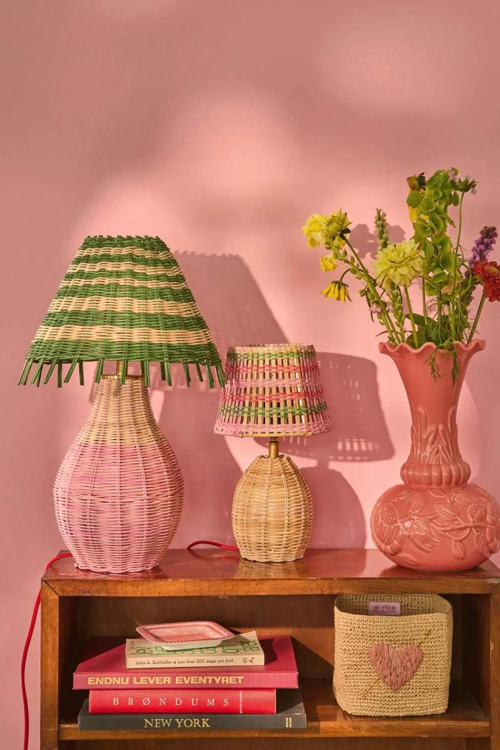 New Vase H, Vaser