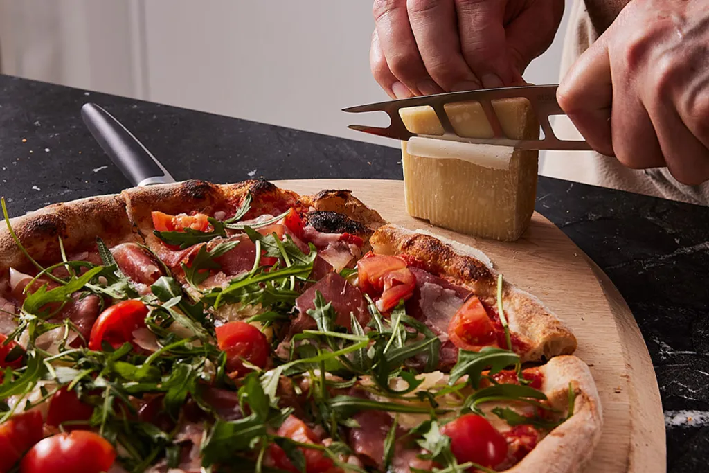 Risvig Design Skærebrætter Og Serveringsbrætter|Spisestue > Pizza- og Tapasbræt 42x40 cm, Eg