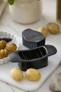 Rosti Skrælleredskaber > Classic Hasselback-skærer 19,2 cm,