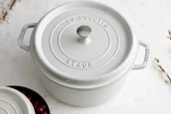 Online Staub La Cocotte Støbejernsgryde 24 cm/3,8 L, Hvid Trøffel