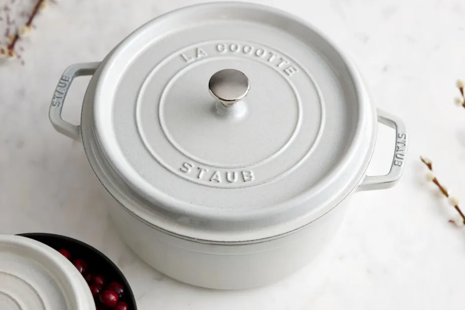Online Staub La Cocotte Støbejernsgryde 24 cm/3,8 L, Hvid Trøffel