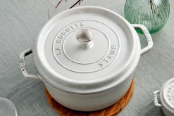 Discount Staub La Cocotte Støbejernsgryde 20 cm/2,2 L, Hvid Trøffel