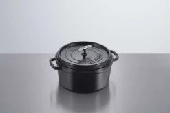 Staub Gryder Og Kasseroller > La Cocotte Støbejernsgryde 28 cm/6,75 L, Sort/Krom