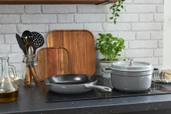 Staub Støbejernspande m. Hældetud 26 cm