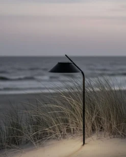 Discount Stelton Vinkel Solcellelampe på Spyd LED, Sort