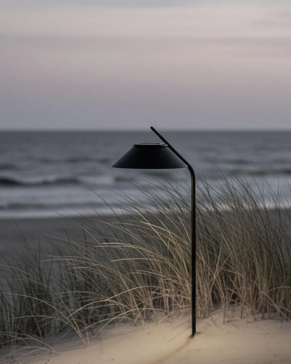 Discount Stelton Vinkel Solcellelampe på Spyd LED, Sort