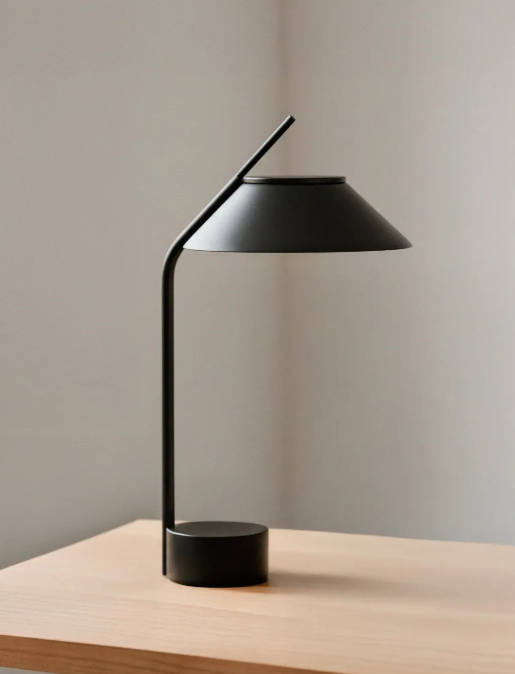 Stelton Lamper Til Haven Og Terrassen|Bedlamper Og Havelamper > Vinkel Trådløs Lampe LED H41,5 cm, Sort