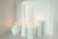Online Bloklys m. Riller LED ?5,8xH15 cm, Stearinlys|Led Stearinlys