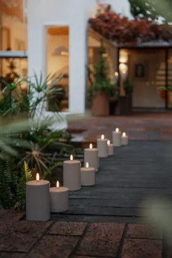 Outlet Bloklys Udendørs LED Ø7,8xH17,8 cm, Sandstone Plastik Stearinlys|Led Stearinlys