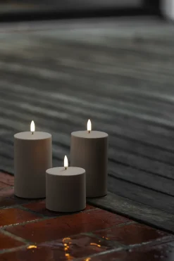 Outlet Bloklys Udendørs LED Ø7,8xH17,8 cm, Sandstone Plastik Stearinlys|Led Stearinlys