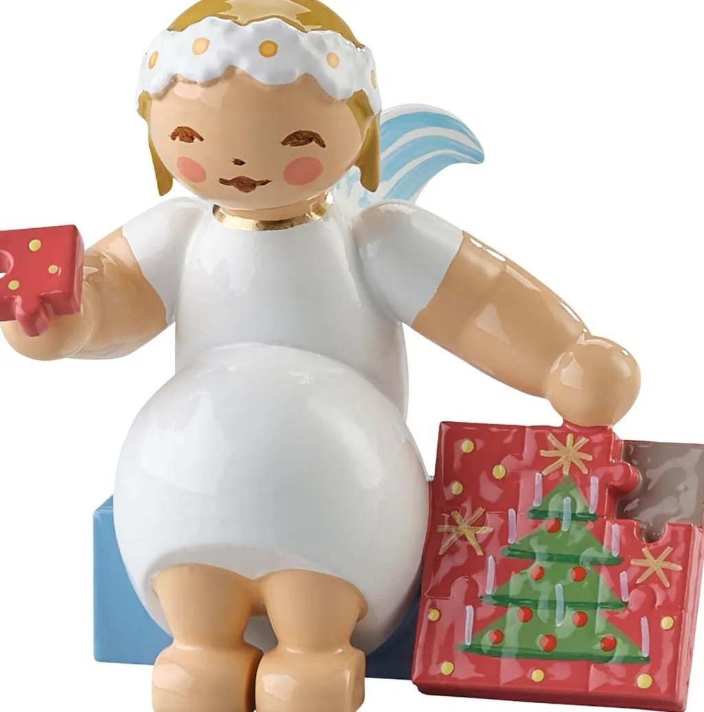 New Marguerite Angels, Træfigurer Og Figurer