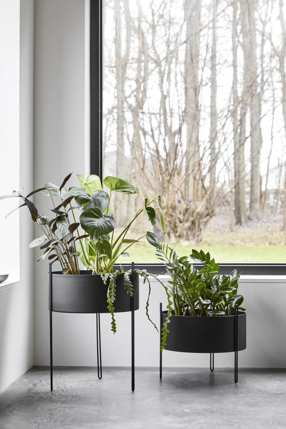 Clearance WOUD Pidestall Urtepotteskjuler H, Sort