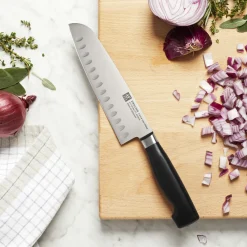 Zwilling FOUR STAR Santoku Kniv 18 cm, Sort
