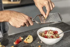 Zwilling Skrælleredskaber > Pro Rivejern Fine Grater 34 cm, Grå